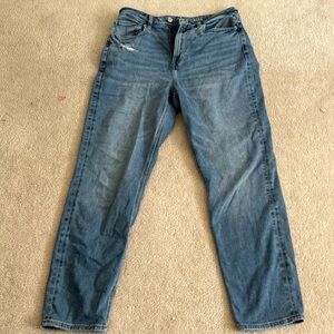 American Eagle size 8 mom jean